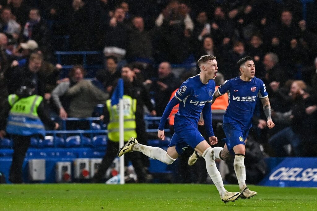 Cole Palmer fejrer sin scoring til 4-3 imod Manchester United for Chelsea i Premier League.