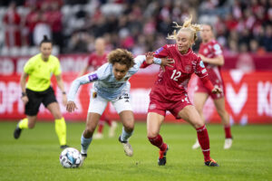 Kathrine Kühl i aktion for det danske landshold mod Belgien.