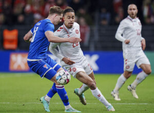 Yussuf Poulsen i aktion for Danmark.