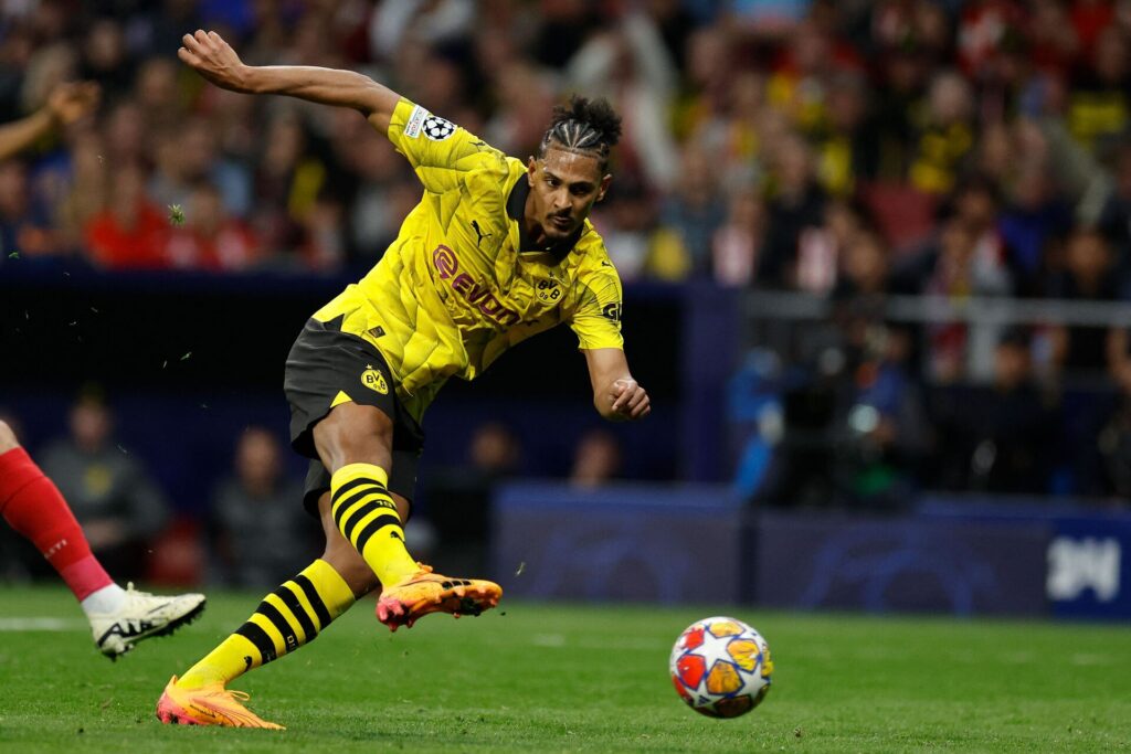 Sebastien Haller i færd med at score for Dortmund mod Atletico Madrid.
