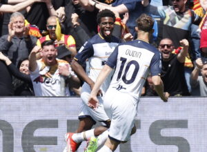 Patrick Dorgu jubler efter sin scoring i Serie A