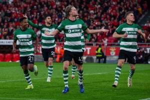 Morten Hjulmand fra Sporting jubler efter sin scoring til 1-0 mod Benfica i den portugisiske pokalturnering.