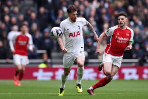 Pierre emile Hæøjbjerg imod Declan Rice fra Arsenal.