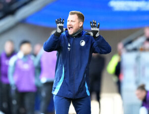 Jacob Neestrup på sidelinjen for F.C. København under 3F Superliga-kampen imod FC Midtjylland.