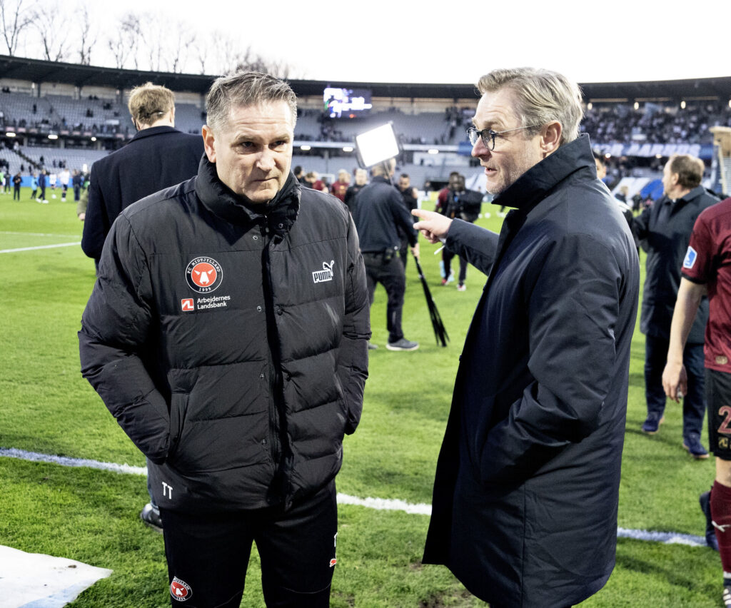 FC Midtjyllands Thomas Thomasberg sammen med Claus Steinlein efter sejren over AGF.