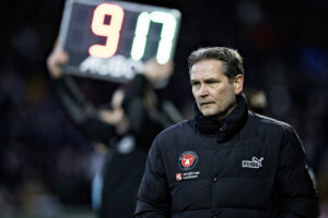 FCM-træner Thomas Thomasberg under Superligakampen mod Vejle Boldklub.