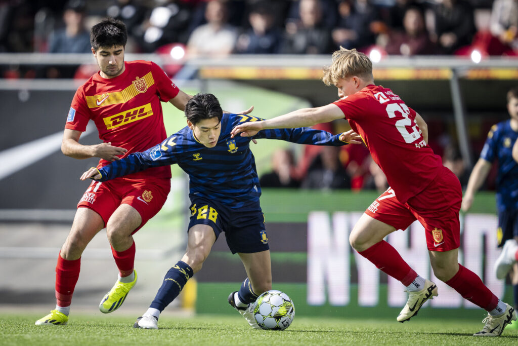 Yuito Suzuki i aktion mod FC Nordsjælland på Right to Dream Park.