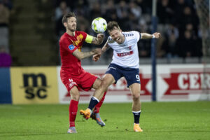 Patrick Mortensen vinder en hovedstødsduel mod Hansen, da AGF vinder over FC Nordsjælland på Ceres Park.