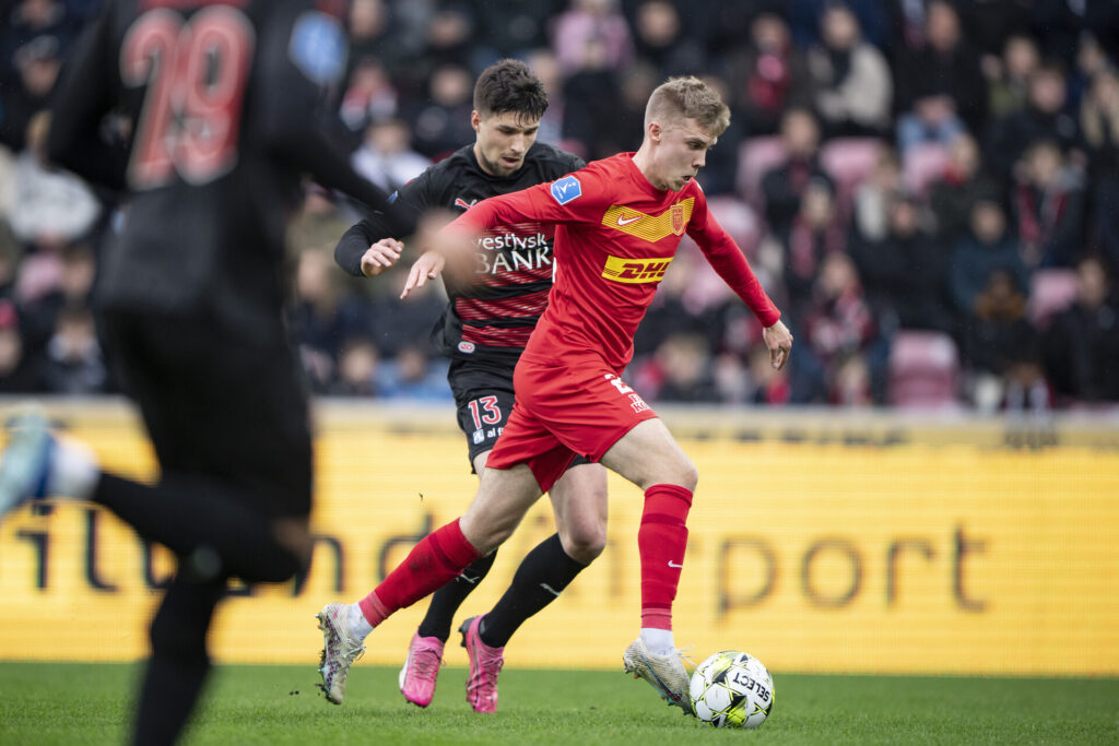 Oliver Antman i aktion for FC Nordsjælland mod FC Midtjylland.