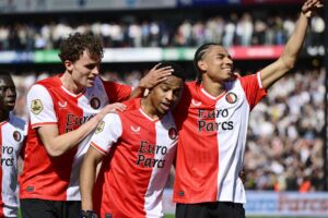 Feyenoord's dutch midfielder #20 Mats Wieffer, Feyenoord's Dutch midfielder #08 Quinten Timber and Feyenoord's Dutch midfielder #10 Calvin Stengs celebrate the 5-0 during the Dutch Eredivisie match between Feyenoord and Ajax at Feyenoord Stadium de Kuip on April 7, 2024 in Rotterdam, Netherlands. (Photo by Olaf Kraak / ANP / AFP) / Netherlands OUT