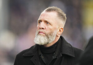 Fodbolddirektør Björn Wesström kigger ud rundt efter en OB-kamp