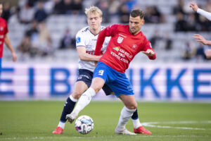 Hvidovres Tobias Thomsen i kamp med AGFs Tobias Bech under superligakampen mellem AGF og Hvidovre IF på Ceres Park i Aarhus søndag den 17. marts 2024.