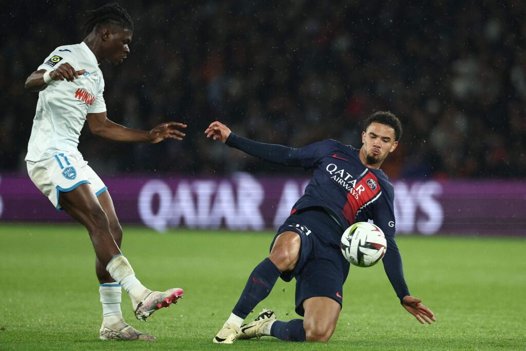 Le Havres Emmanuel Sabbi i kamp mod de franske mestre fra PSG.