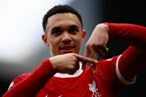 Trent Alexander-Arnold jubler efter sin scoring for Liverpool mod Fulham