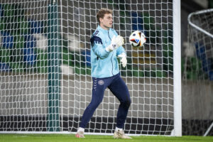 Mads Hermansen under en træning med det danske landshold.