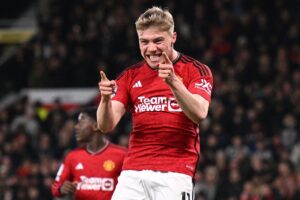 Rasmus Højlund fejrer sin scoring for Manchester United i Premier League-kampen imod Sheffield United.