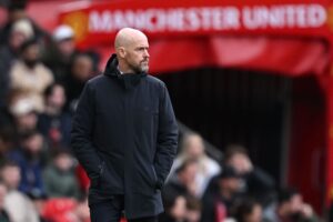 Erik ten Hag på sidelinjen i Premier League-opgøret mellem Manchester United og Liverpool på Old Trafford.