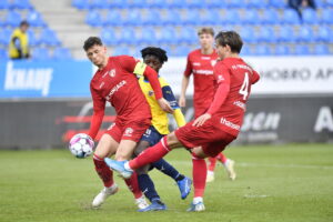 Fredericia og Hobro kæmper om bolden.