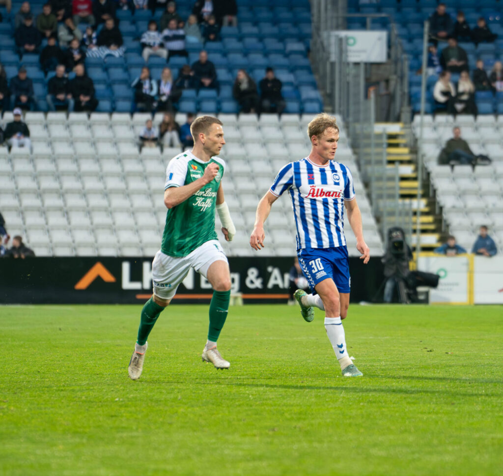 Max Fenger og Jakob Bonde i Superliga-kampen mellem OB og Viborg.