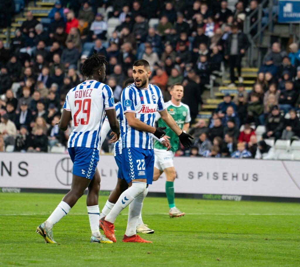 Rami al Hajj og James Gomez i Superliga-kampen mellem OB og Viborg.