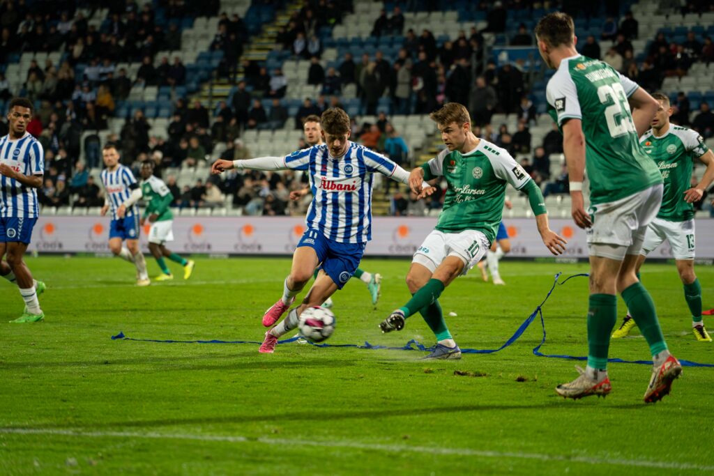 Markus Jensen i Superliga-kampen mellem OB og Viborg.