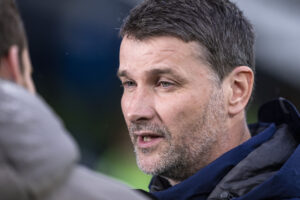 OB-træner Søren Krogh under Superligakampen mod Vejle Boldklub.