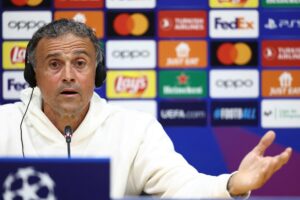 Luis Enrique på pressemødet forud for returkampen mellem PSG og FC Barcelona.