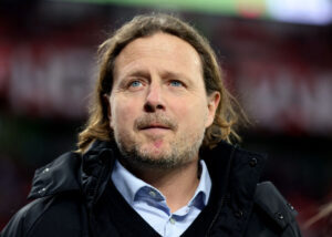 Bo Henriksen kigger op efter kampen for Mainz mod Leverkusen