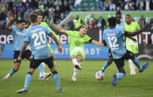 Jonas Wind sparker på mål