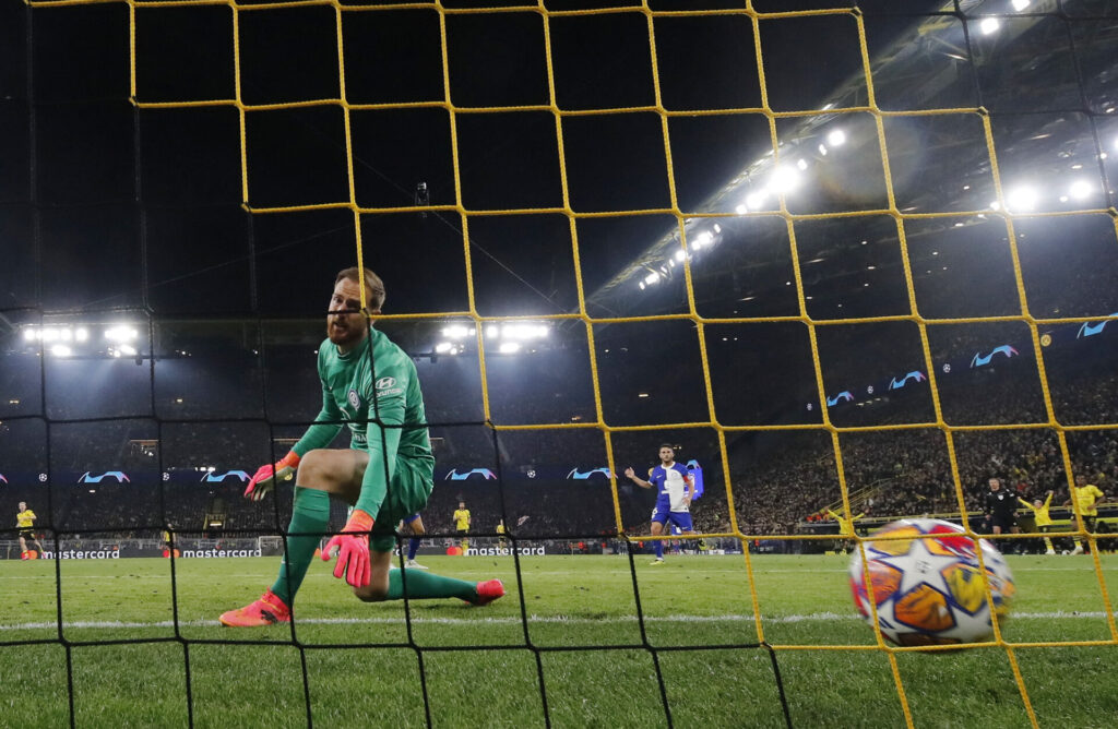 Jan Oblak lukker et mål ind i Atletico Madrids kamp mod Dortmund i Champions League.