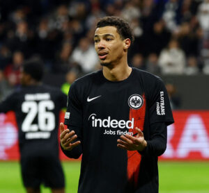 Hugo Ekitiké i aktion for Frankfurt under Conference League-kampen mod Union Saint Gilloise.