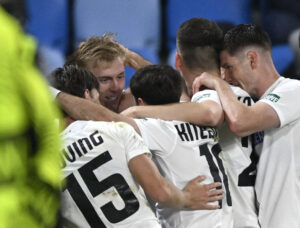 Biereth og Bøving jubler efter en vellykket storkamp i Salzburg