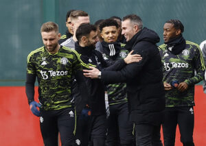 Robin Van Persie besøger Manchester Uniteds træning.