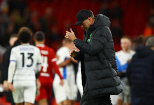 Jürgen Klopps hoved hænger, efter Liverpool fik tæsk af Atalanta.