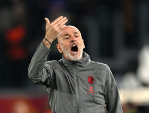 Stefano Pioli på sidelinjen i Europa League-kvartfinalen mellem AC Milan og AS Roma.