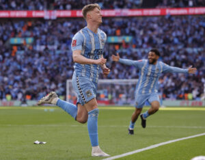 Victor Torp jubler efter sin scoring for Coventry