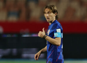 Kroatiske Luka Modric med en tommelfinger i vejret.