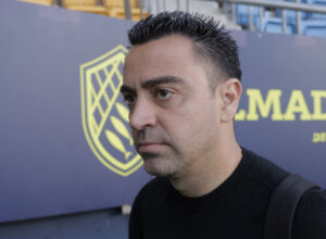 Xavi står foran et sponsorskilt efter Barcelonas sejr over Cadiz i LaLiga