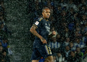 Real Madrids Eder Militao under LaLiga-kampen mod Real Sociedad.