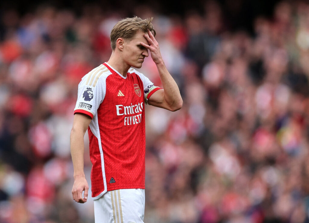 Martin Ødegaard under kampen mellem Arsenal og Aston Villa.