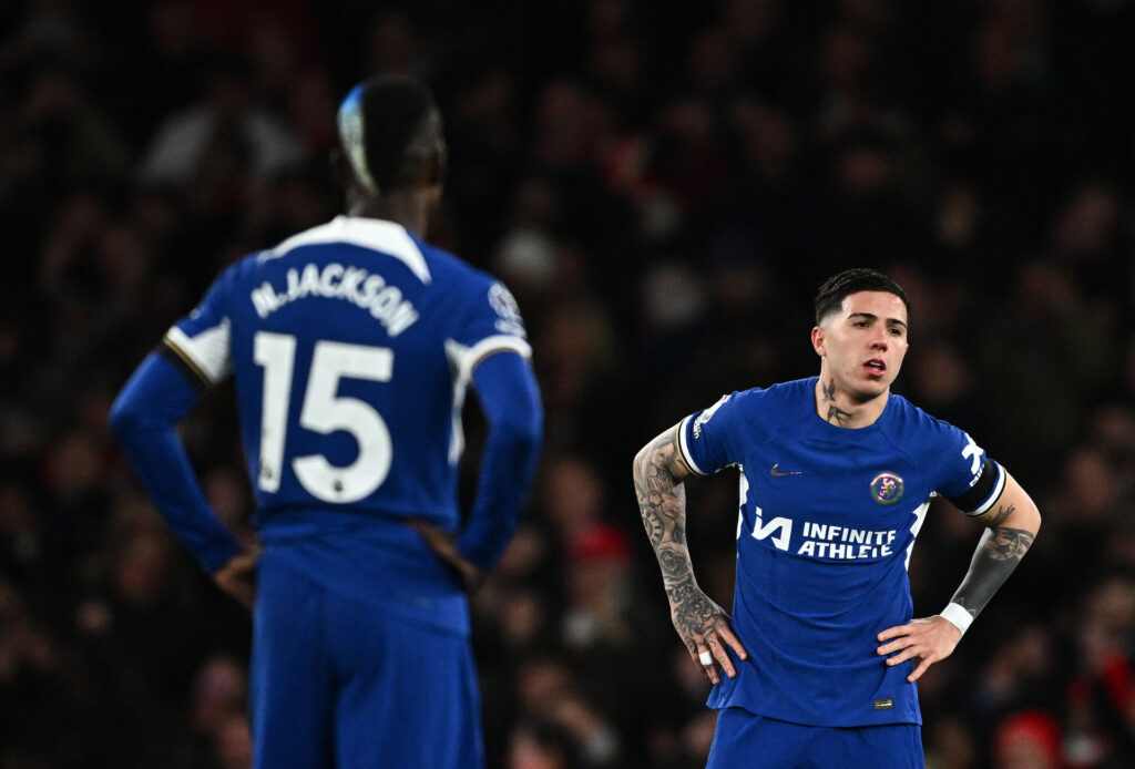 Enzo Fernandes og Nicolas Jackson under Premier League-kampen imellem Chelsea og Arsenal.