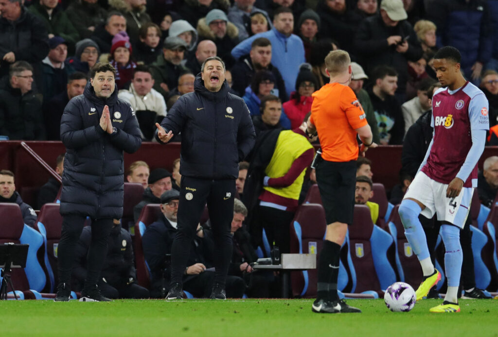 Mauricio Pochettino brokker sig over dommerkendelser i Premier League-kamp mod Aston Villa.