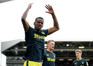 Alexander Isak jubler efter en scoring for Newcastle