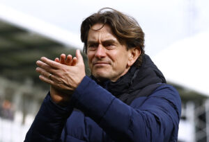 Thomas Frank klapper ud til tilskuerne