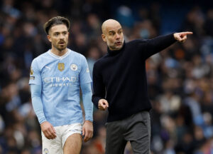 Pep Guardiola giver Jack Grealish en lille opsang.