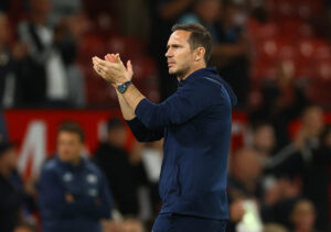 Frank Lampard klapper ud mod tilskuerrækkerne efter slutfløjt