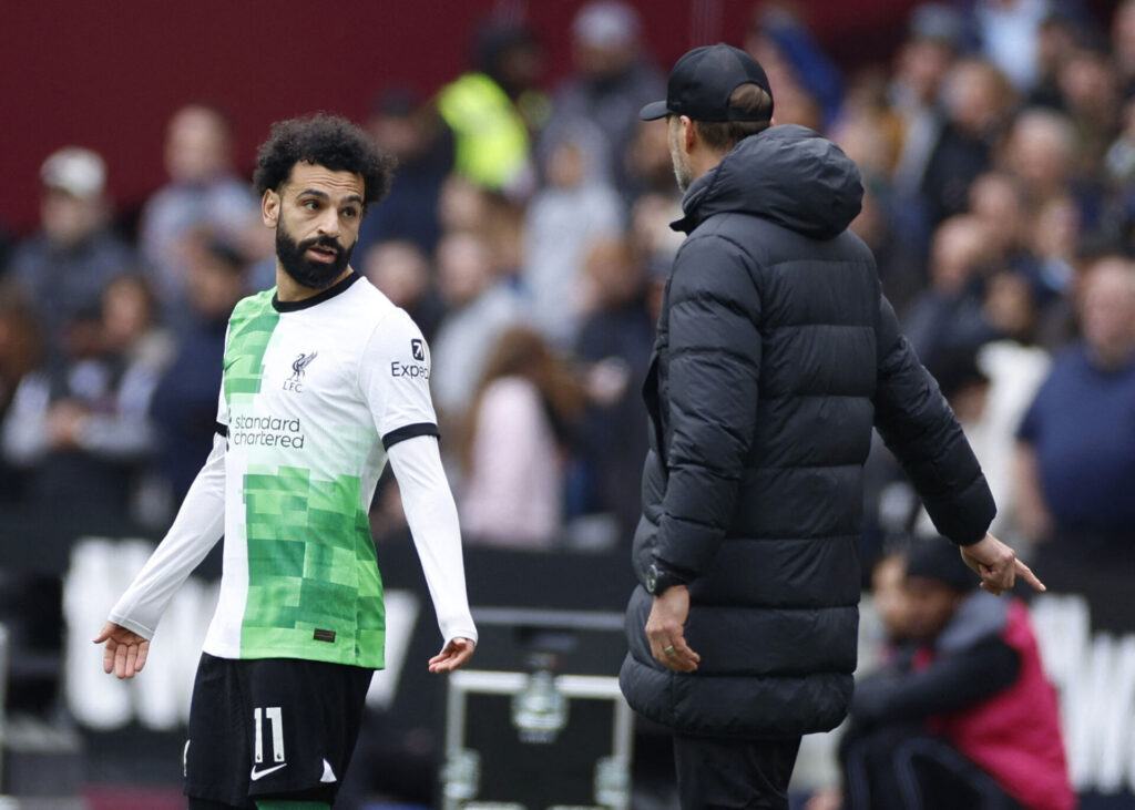 Mohamed Salah og Jürgen Klopp i ophedet diskussion.