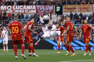 Oussama El Azzouzi scorer for Bologna mod AS Roma i Serie A.