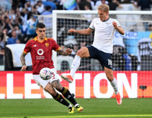 Gustav Isaksen i aktion for Lazio.