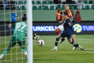 Fenerbahces U19-mandskab i kamp mod Galatasaray